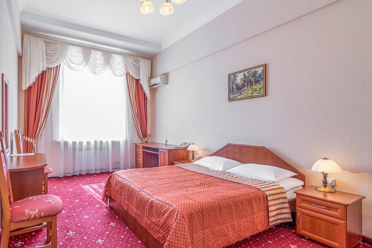 Ukraine Hotel Kyiv Exterior photo